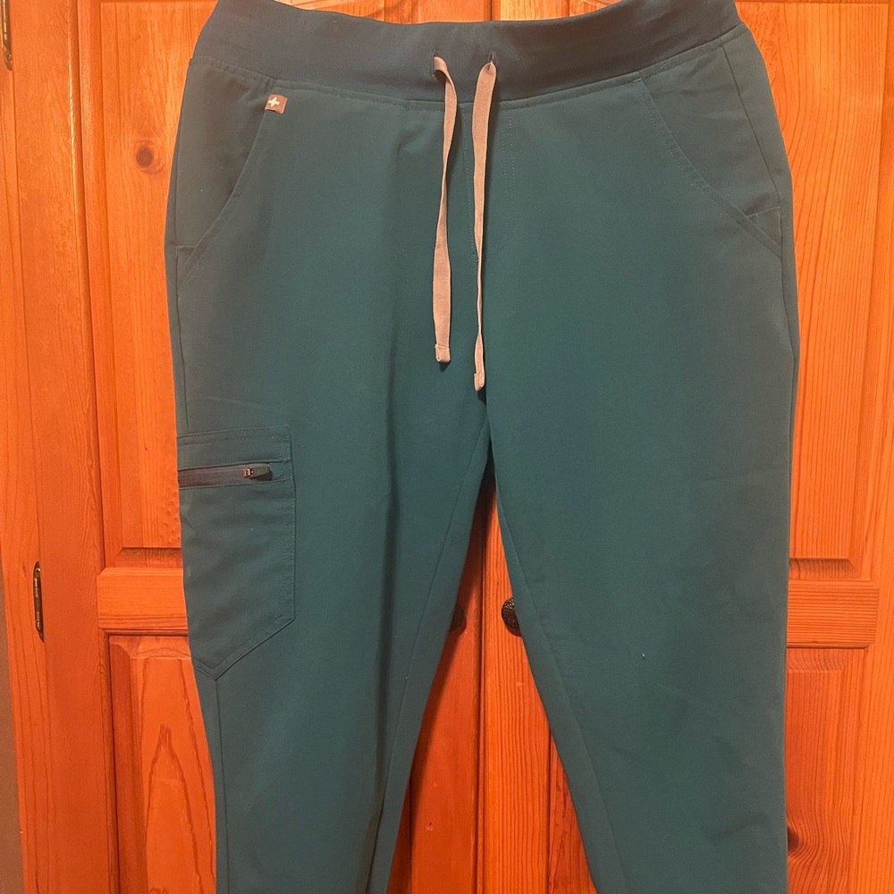 Figs Caribbean blue jogger scrub pants, medium petite